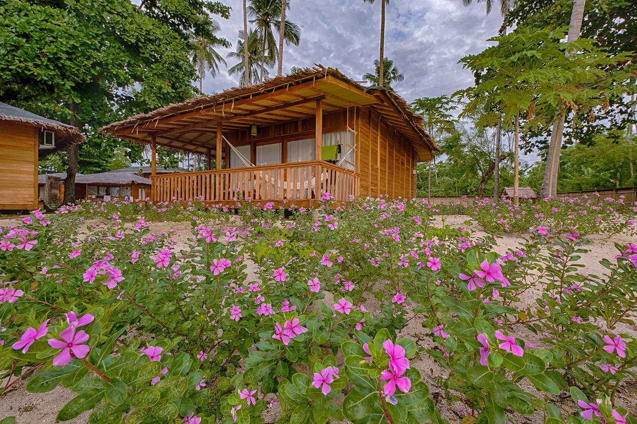 Kuda Laut Boutique Dive Resort Bunaken Exteriör bild